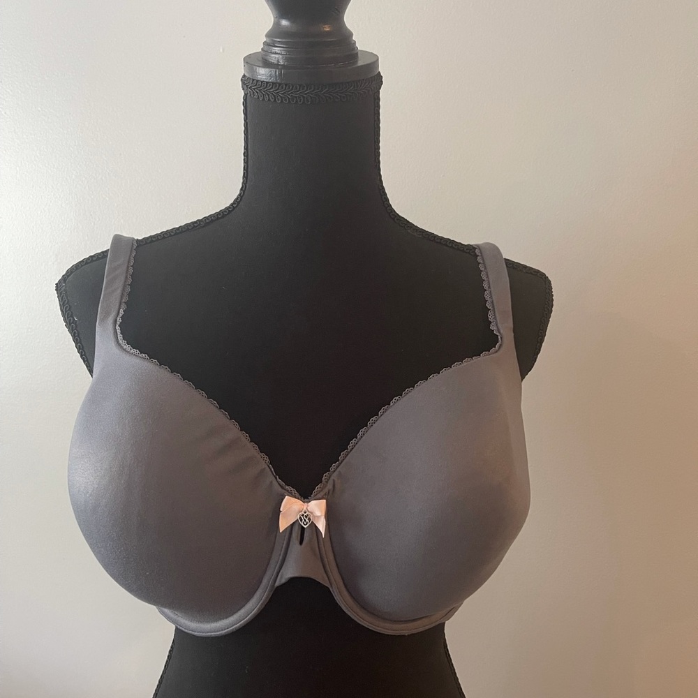One Victoria Secret bra - Picture 2 of 4